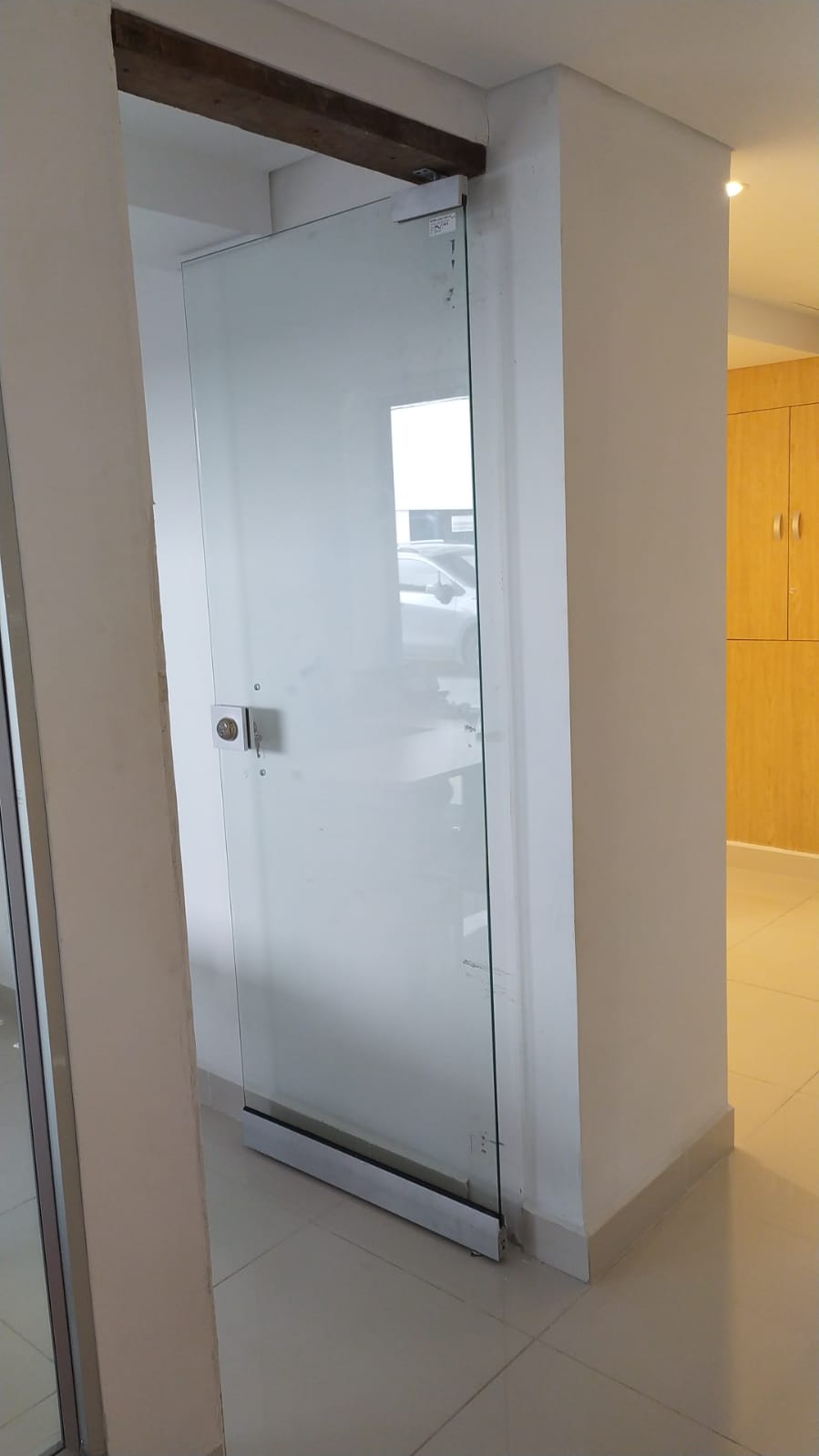 Puerta de Vidrio Transparente